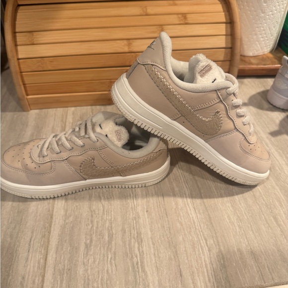 Nike Kids Sneakers Beige and White - Picture 3 of 8